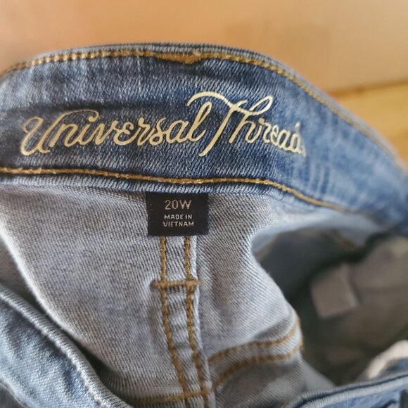 Universal Thread Shorts Womens 20W Blue High Rise Midi Stretch Denim Shorts - Picture 2 of 8